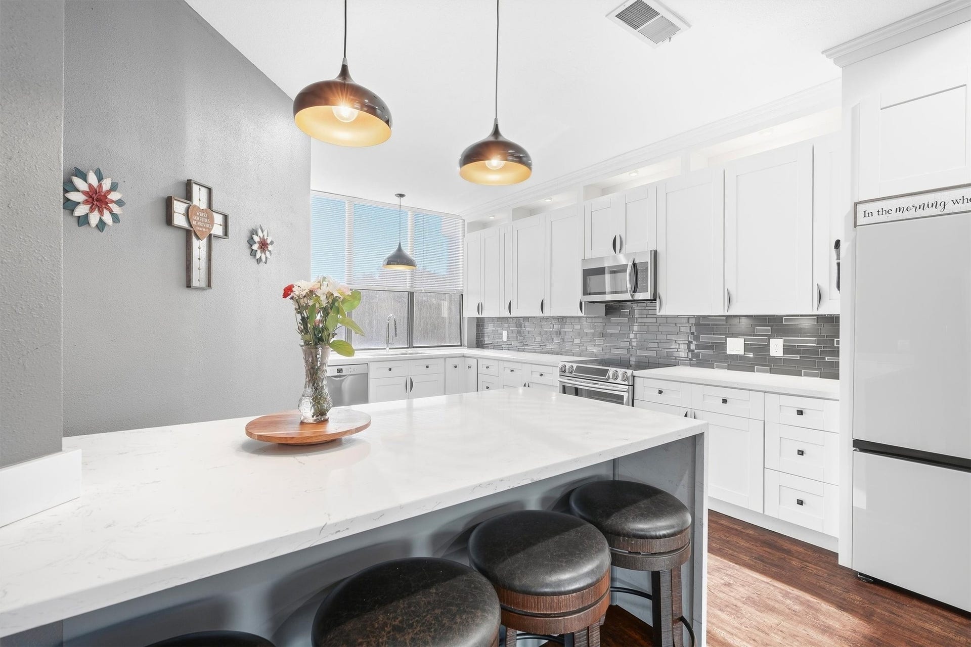 18217 Sandy Cove, Houston, TX 77058 Modern cabinetry providing ample kitchen storage.