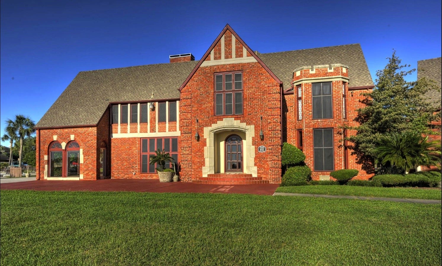 18217 Sandy Cove, Houston, TX 77058 Owners can host a private event at the Windermere Mansion.