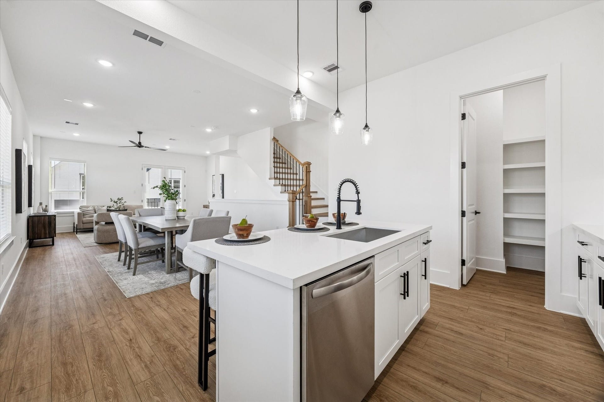5614 Azores, Houston, TX 77091