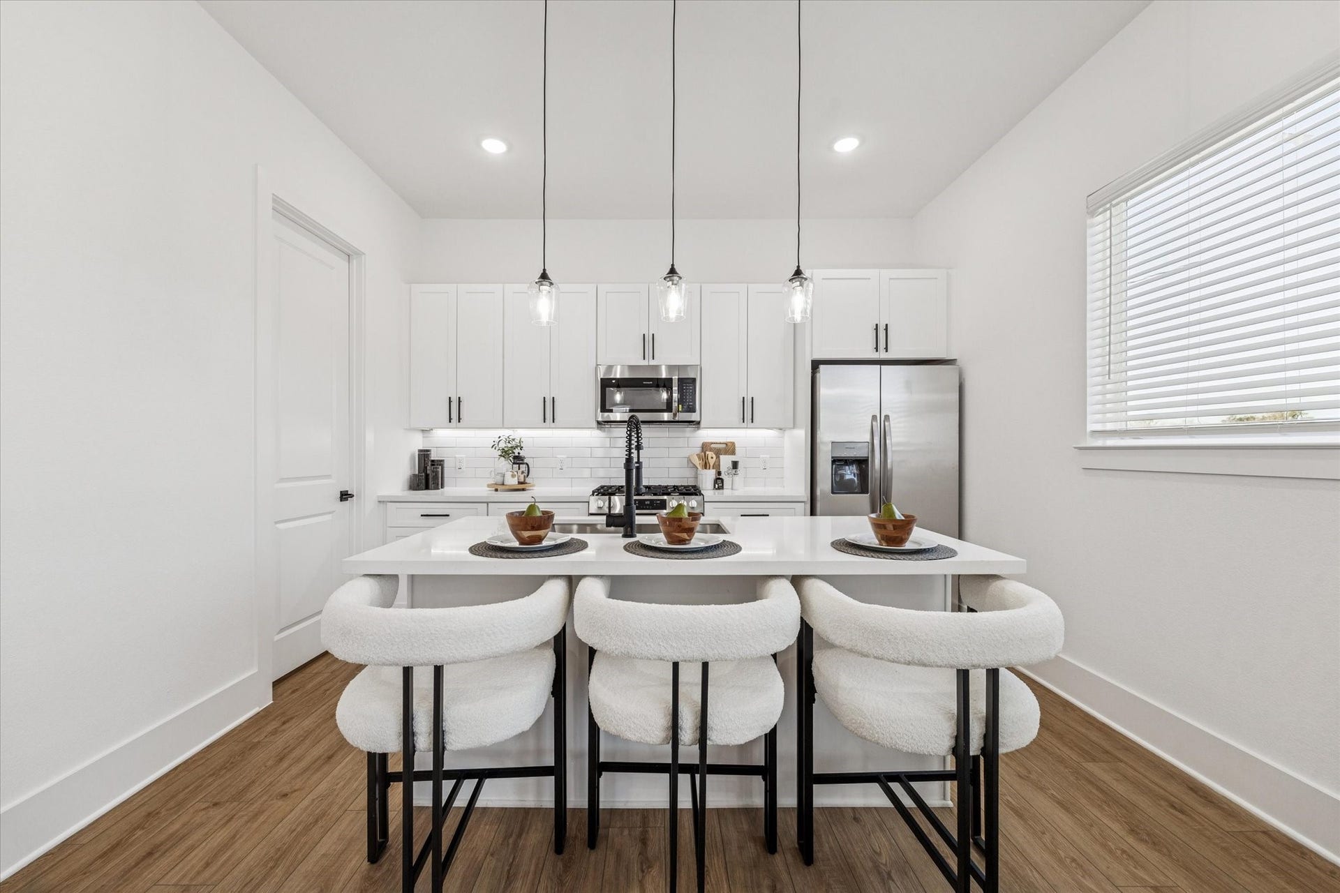 5614 Azores, Houston, TX 77091