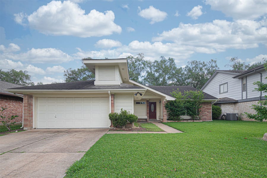 Property photo for 3219 The Highlands Drive, Sugar Land, TX