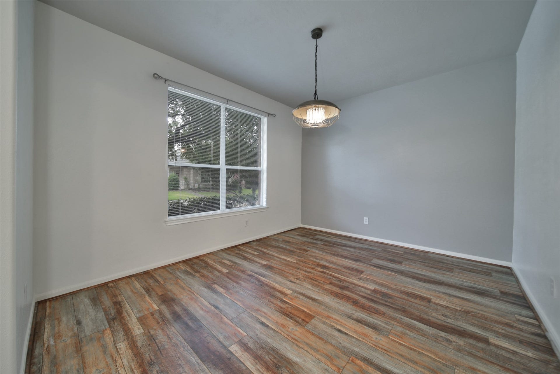 17247 Mitchell Pass Lane, Humble, TX 77346 Dining Room or Flex Room located off the foyer. This space is perfect for a home office or use it as a formal dining room, living room or play space.