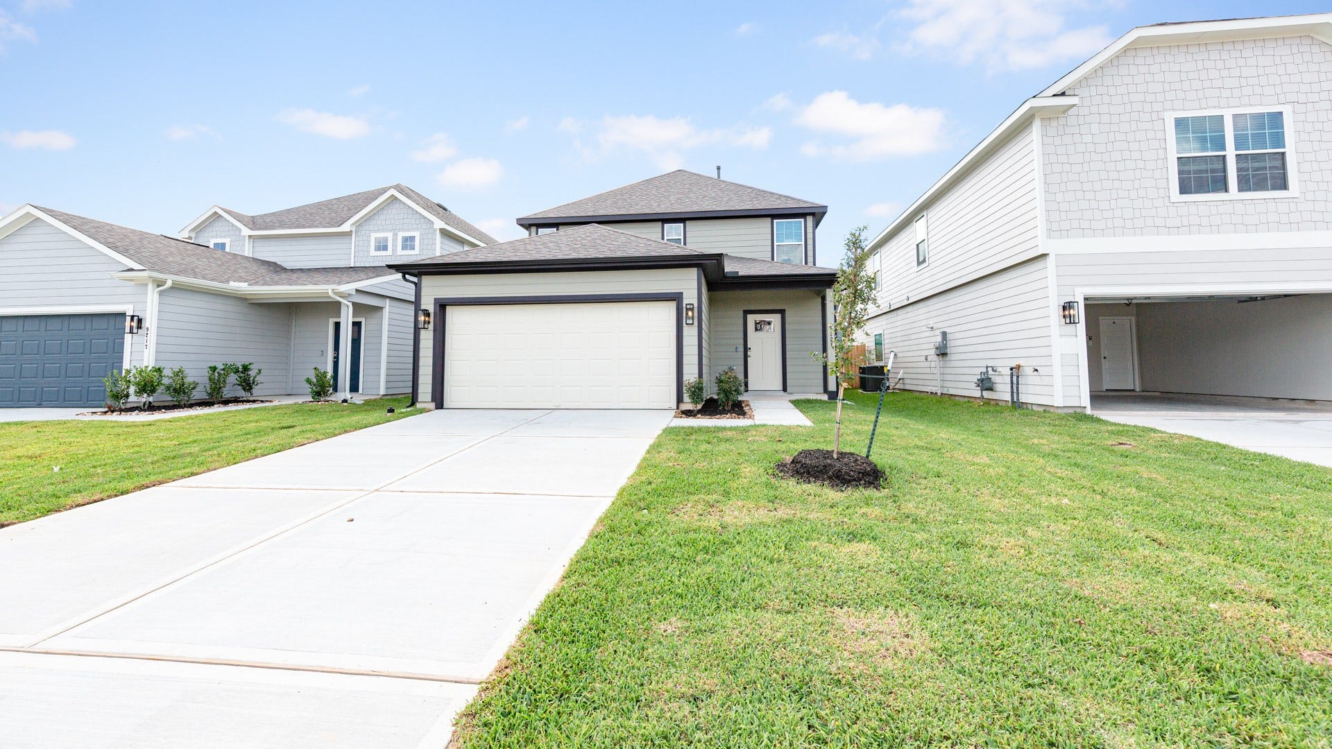 9221 Crestone Peak Drive, Willis, TX 77318 9221 Crestone Peak Drive, Willis, TX 77318