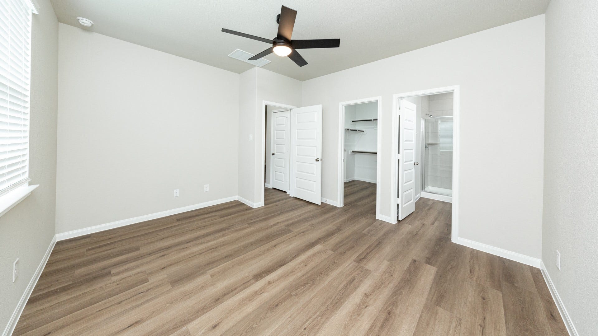 9221 Crestone Peak Drive, Willis, TX 77318 9221 Crestone Peak Drive, Willis, TX 77318