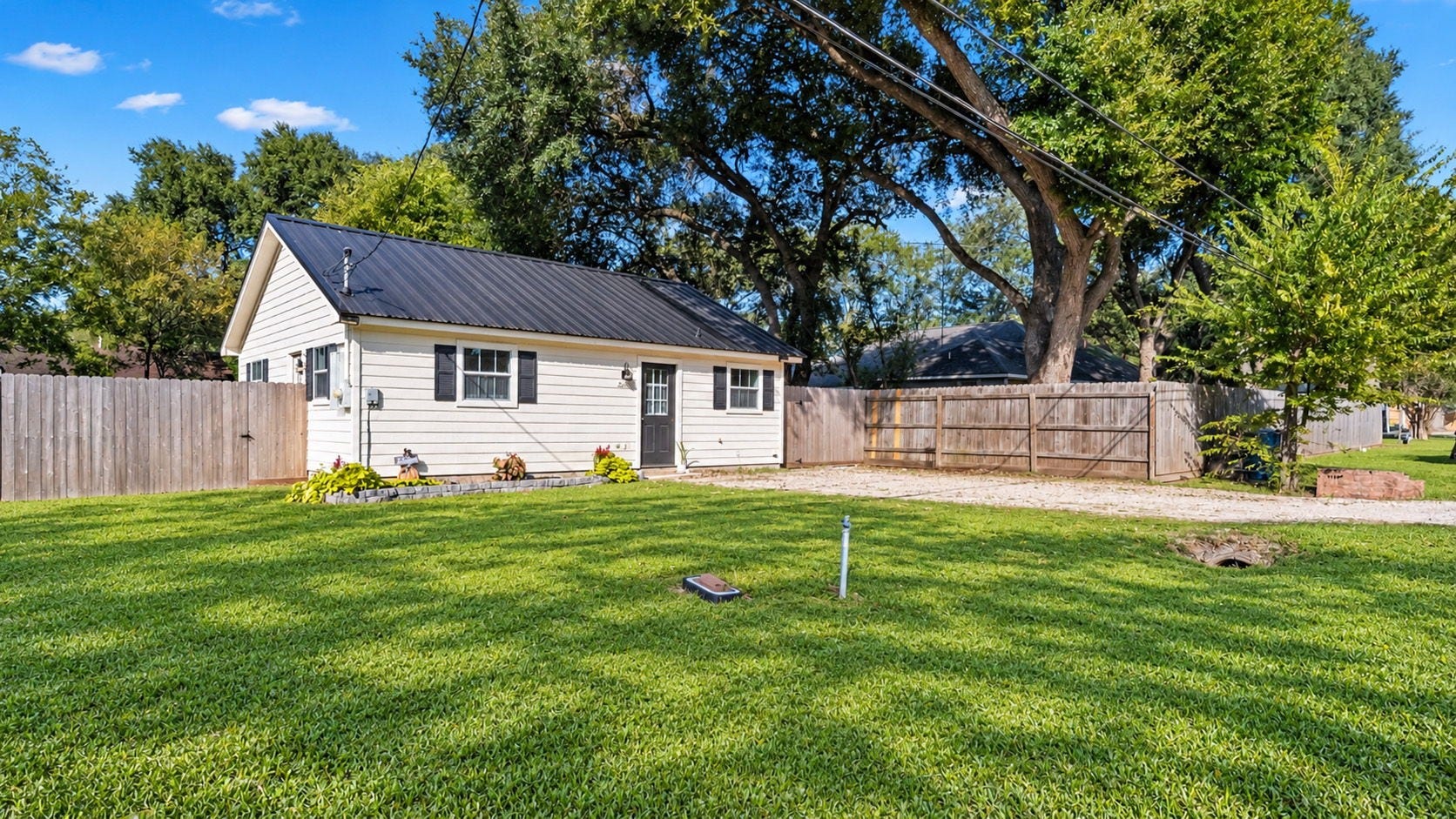 2610 Daugherty Street, Waller, TX 77484 2610 Daugherty Street, Waller, TX 77484