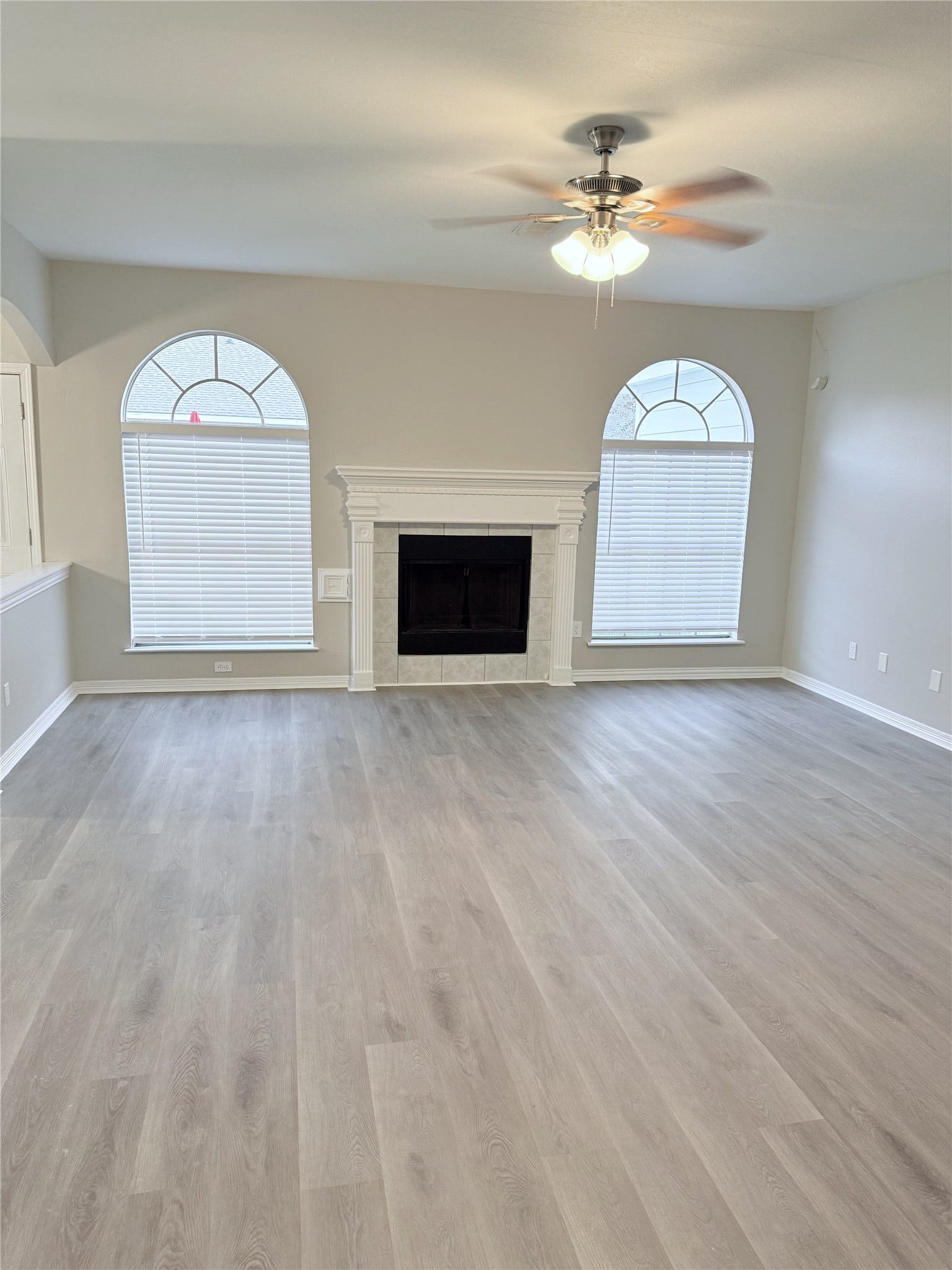 9526 Almeda Bend Court S, Houston, TX 77075 Family Room with Gas Fireplace