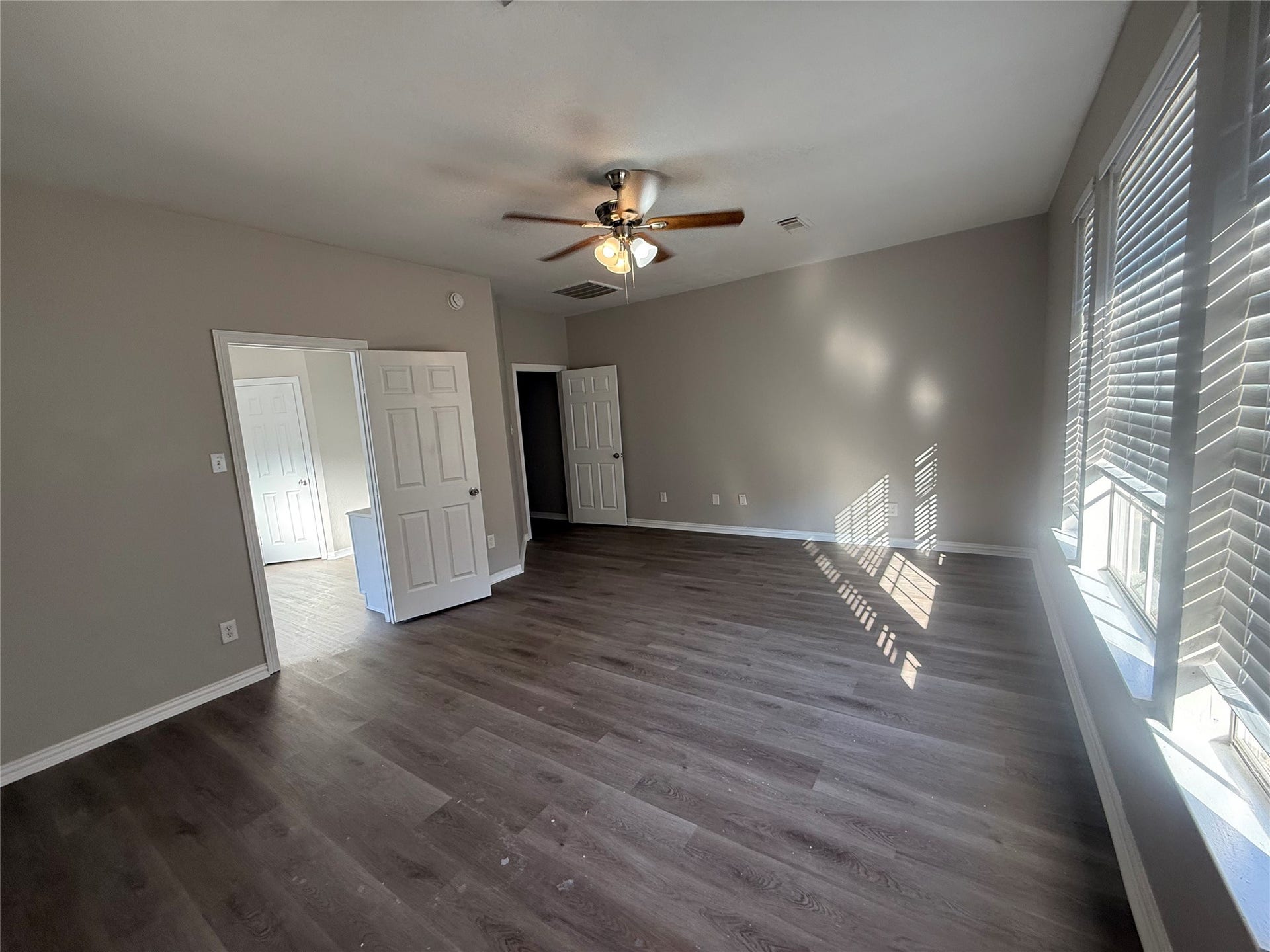 9526 Almeda Bend Court S, Houston, TX 77075 View of Primary from entrance
