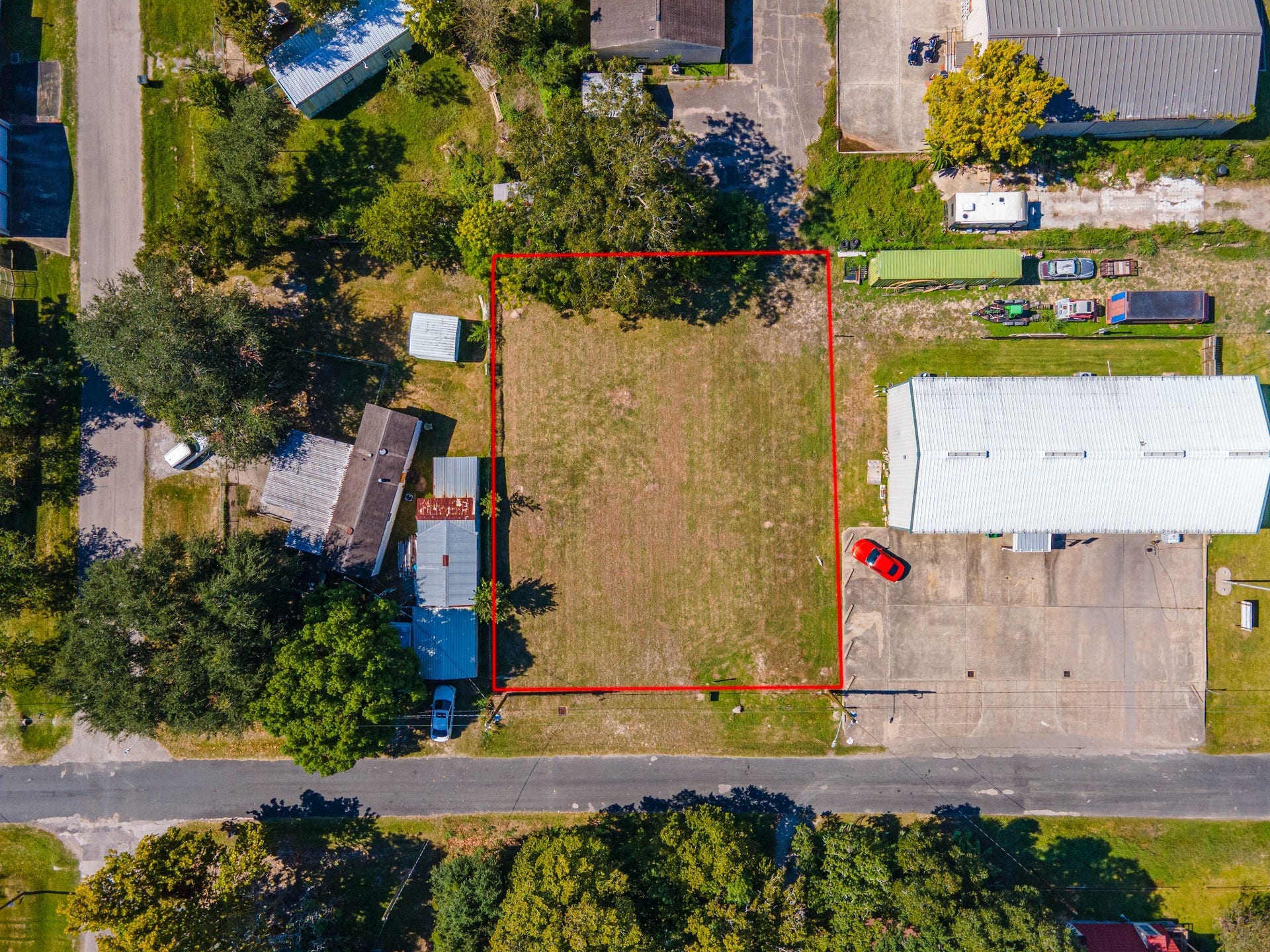 4618 11th Street, Bacliff, TX 77518 Overhead view with approximate property boundaries outlined in red.