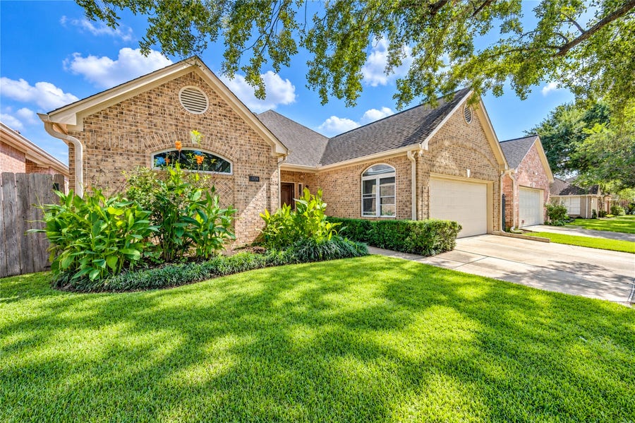 Property photo for 1727 Emerald Green Drive, Houston, TX