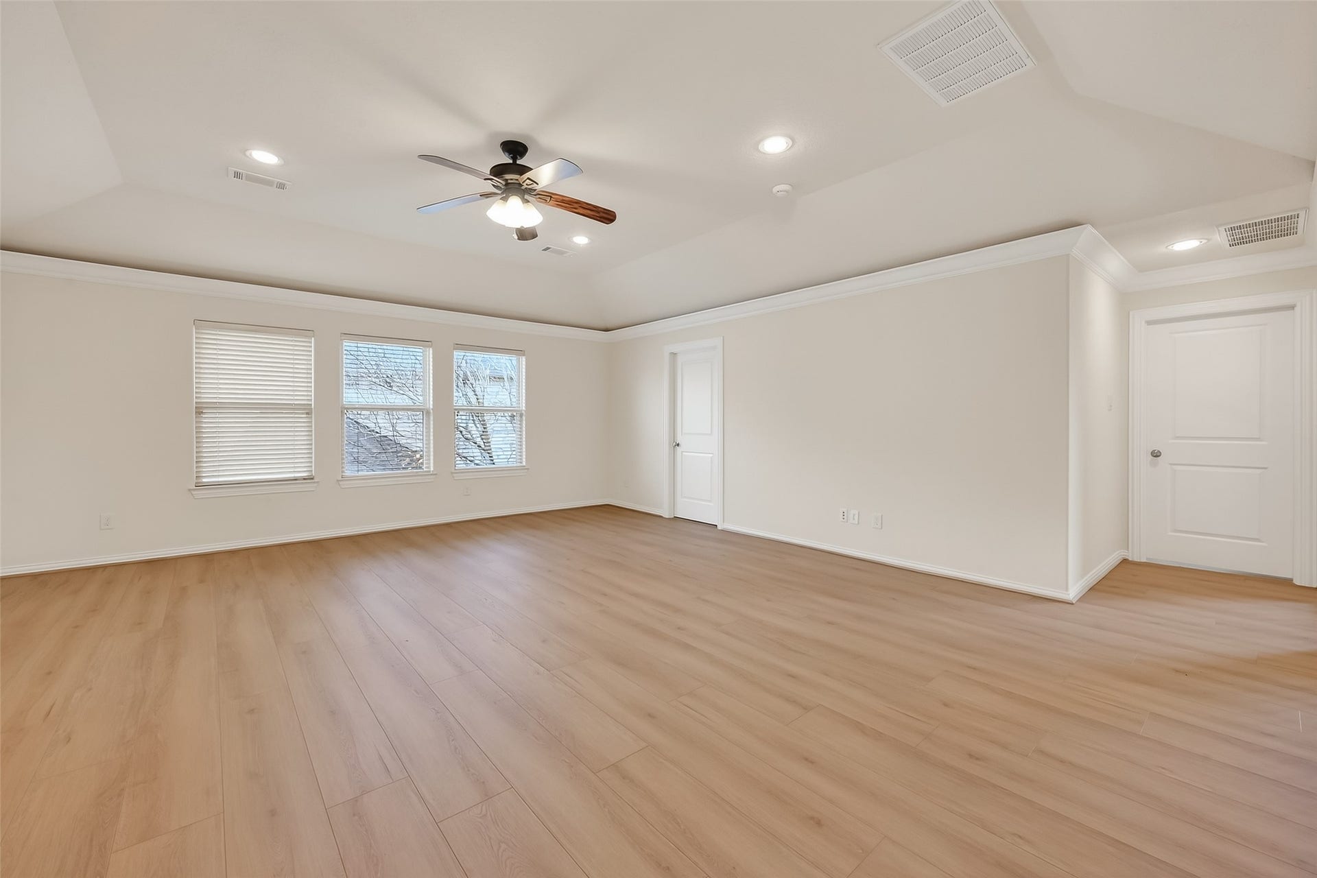 14447 KINGSTON COVE Lane, Houston, TX 77077 Access to Fourth bedroom which bathroom is shared with the game room.