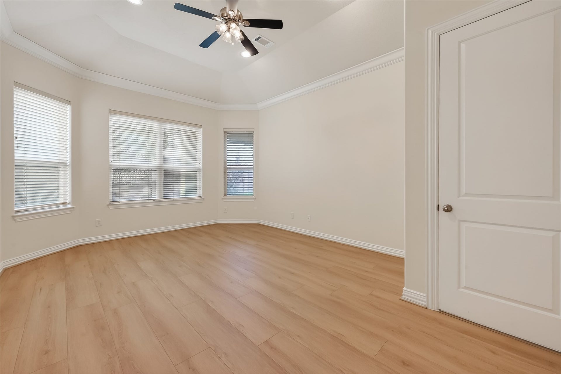 14447 KINGSTON COVE Lane, Houston, TX 77077 Primary Bedroom overlooks backyard.
