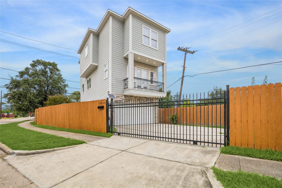 Property photo for 2032 Spenwick Drive, Houston, TX