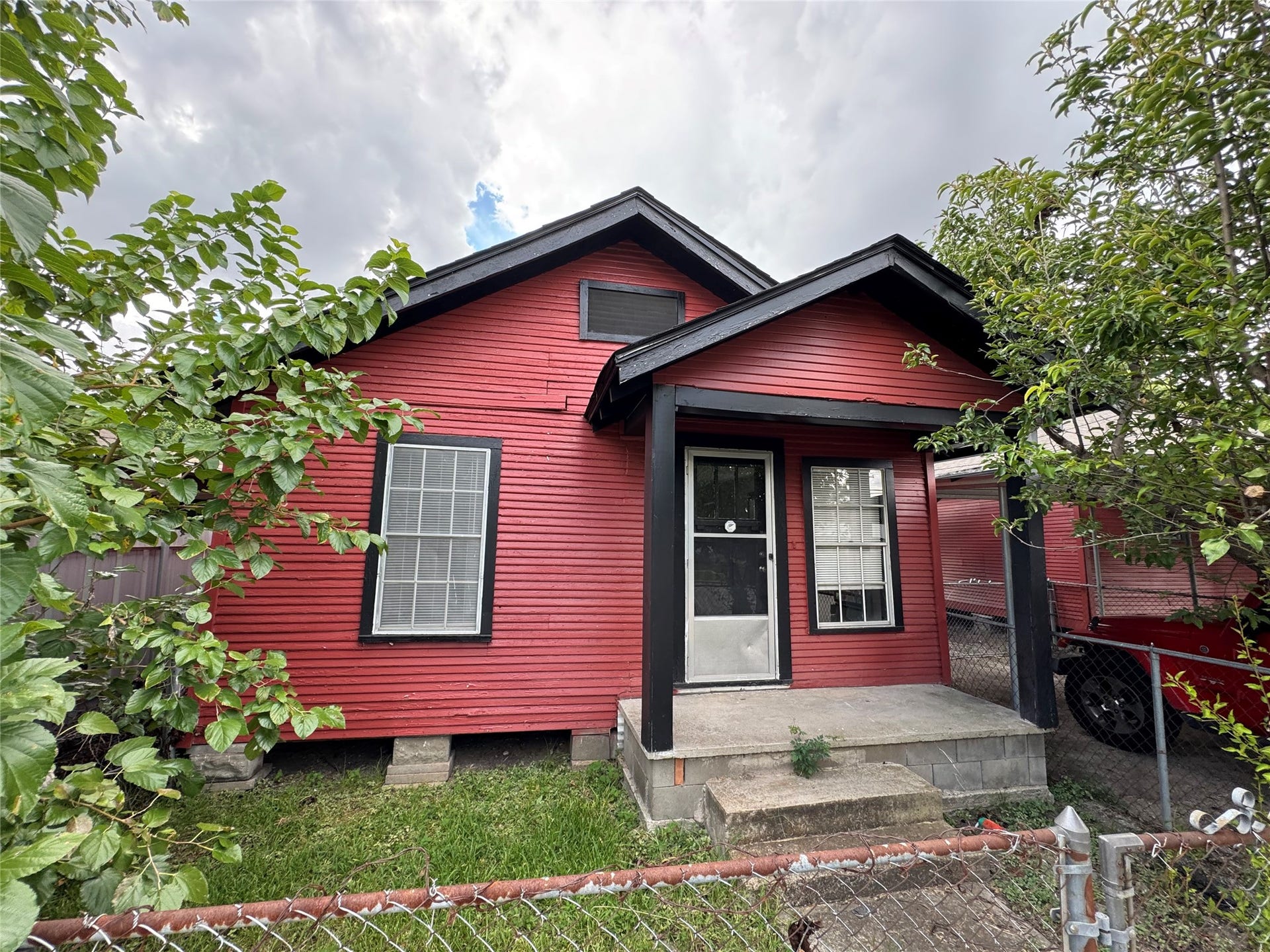 1504 Luzon Street, Houston, TX 77009 1504 Luzon Street, Houston, TX 77009