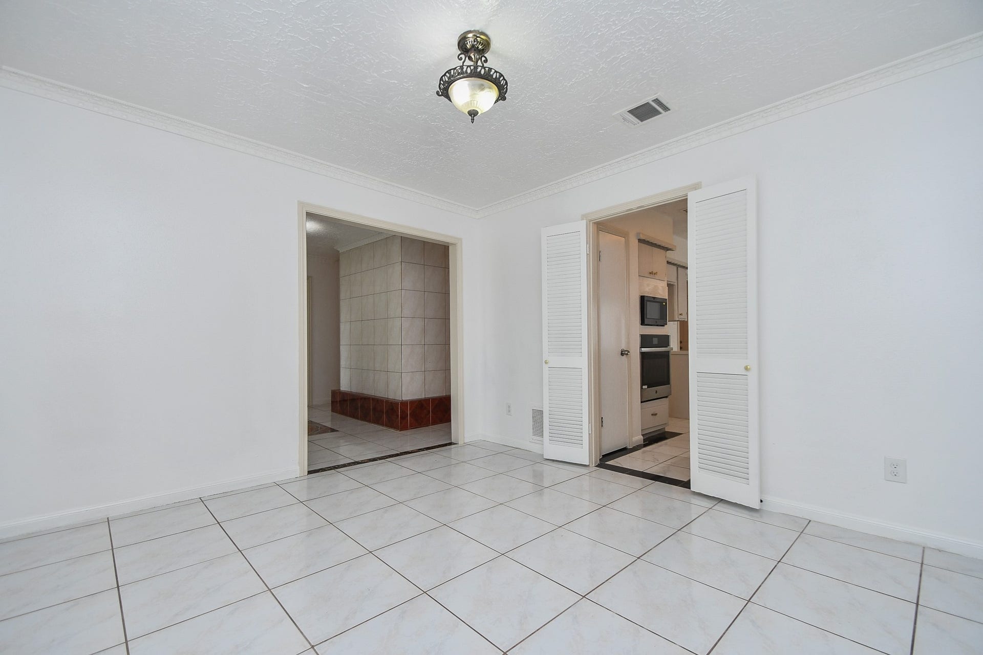 7714 Eichler Drive, Houston, TX 77036