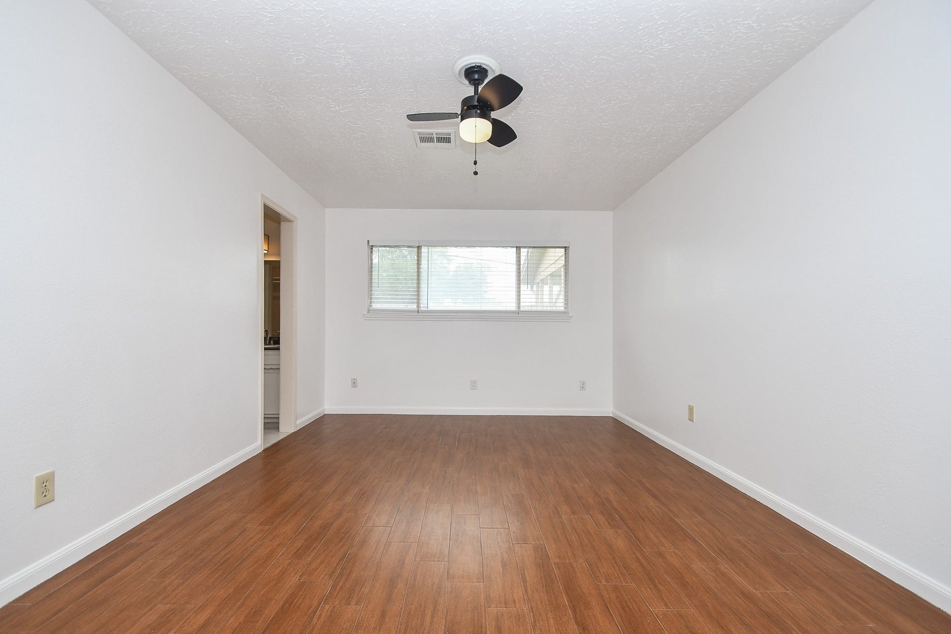 7714 Eichler Drive, Houston, TX 77036