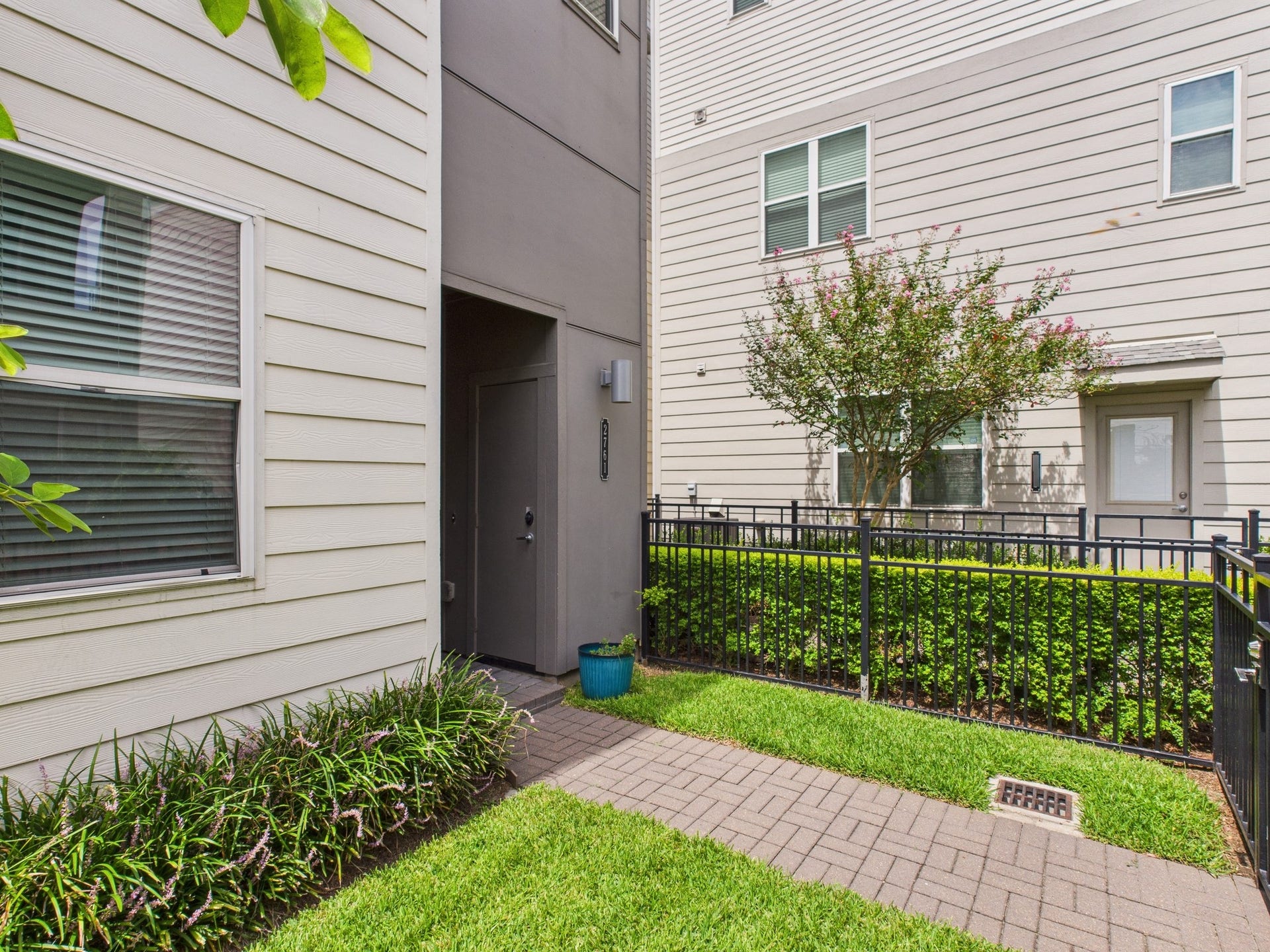 2761 Clinton Drive, Houston, TX 77020 Perfect size for children or pets to run around