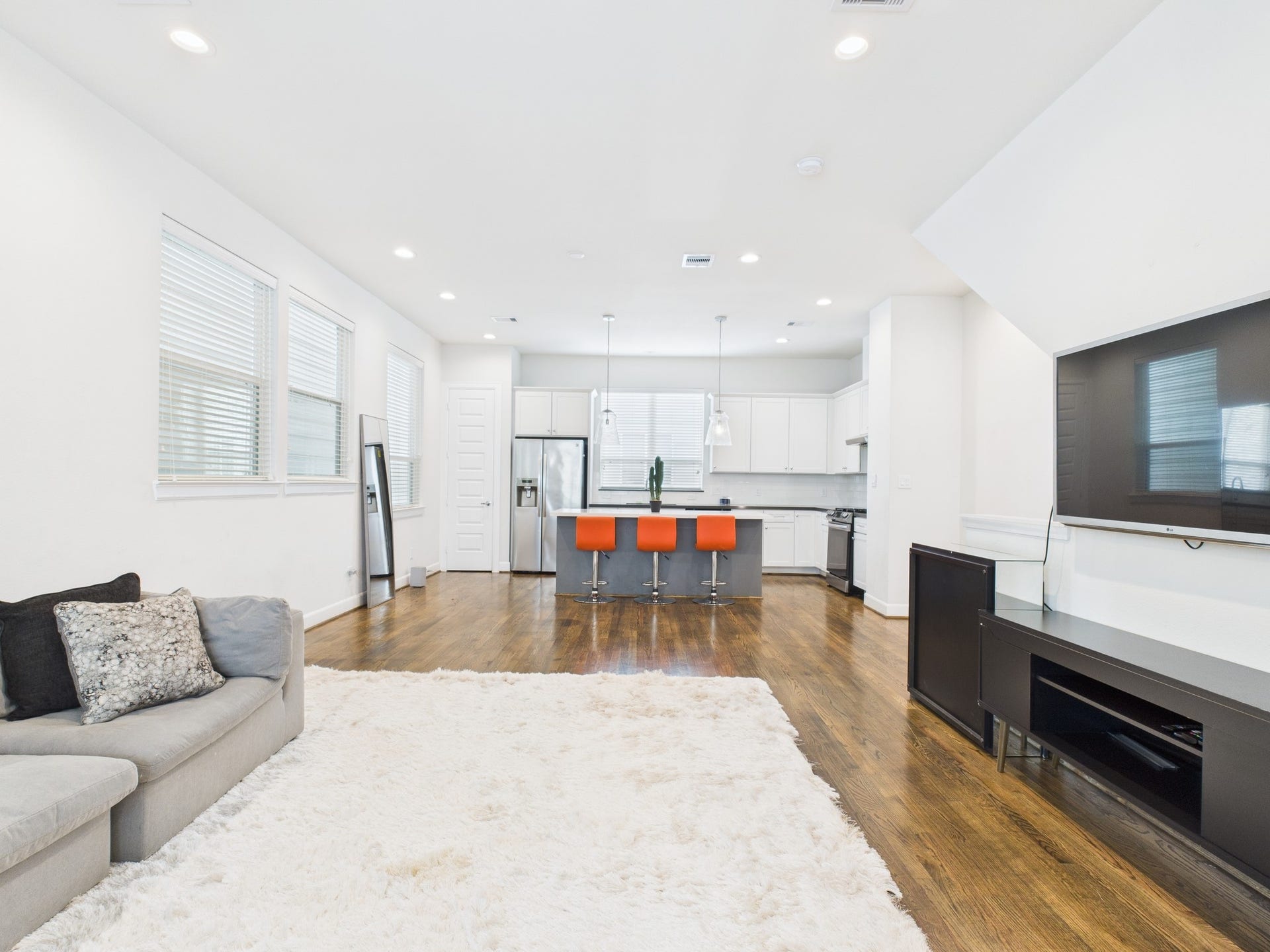 2761 Clinton Drive, Houston, TX 77020 Perfect layout for hosting and entertaining