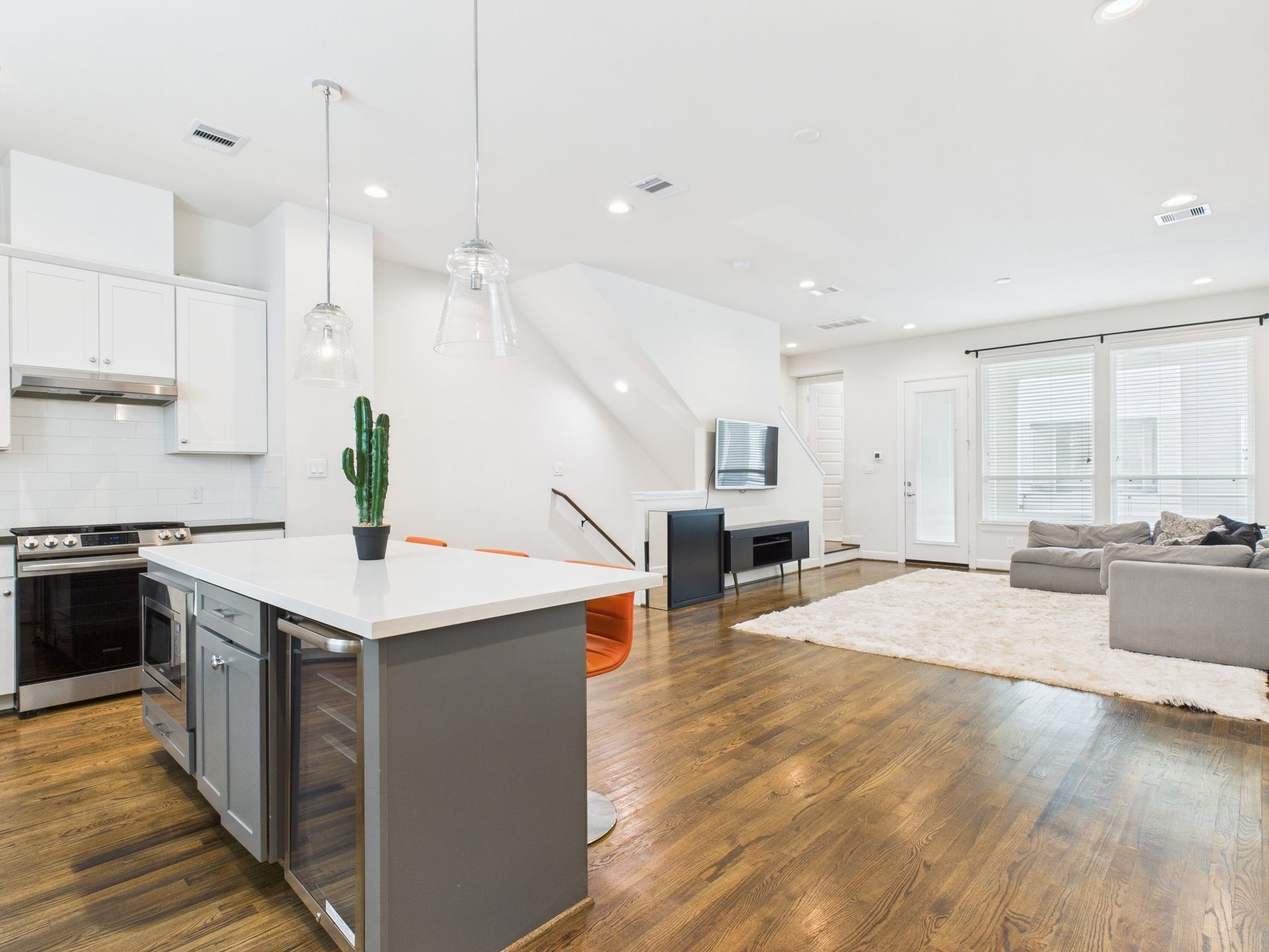 2761 Clinton Drive, Houston, TX 77020 Open concept main living