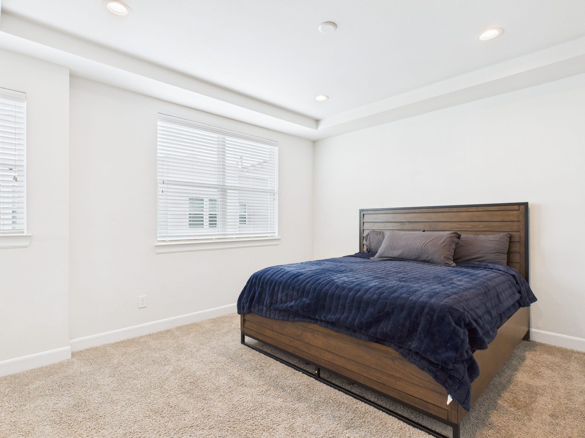 2761 Clinton Drive, Houston, TX 77020 Bright and airy