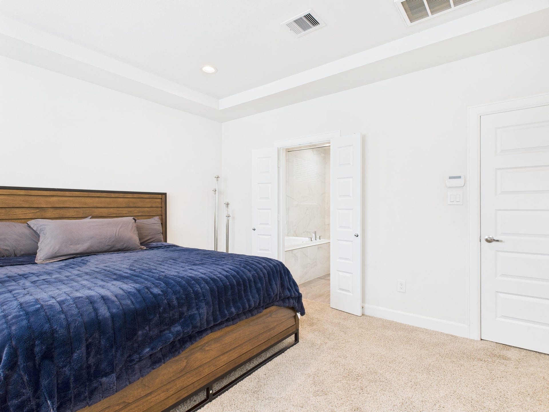 2761 Clinton Drive, Houston, TX 77020 Primary bedroom