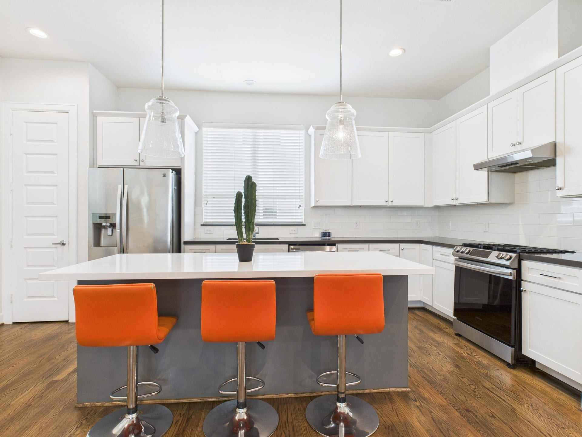 2761 Clinton Drive, Houston, TX 77020 Island seating perfect for guests