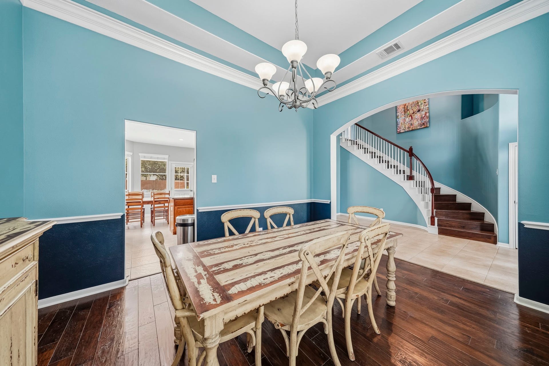 5507 Sandy Trace Court, Katy, TX 77494 Designed with entertaining in mind, this spacious formal dining room features a decorative chandelier, wood flooring, and beautifully detailed moldings. Its convenient position near the entry and kitchen makes hosting family and friends feel effortless.
