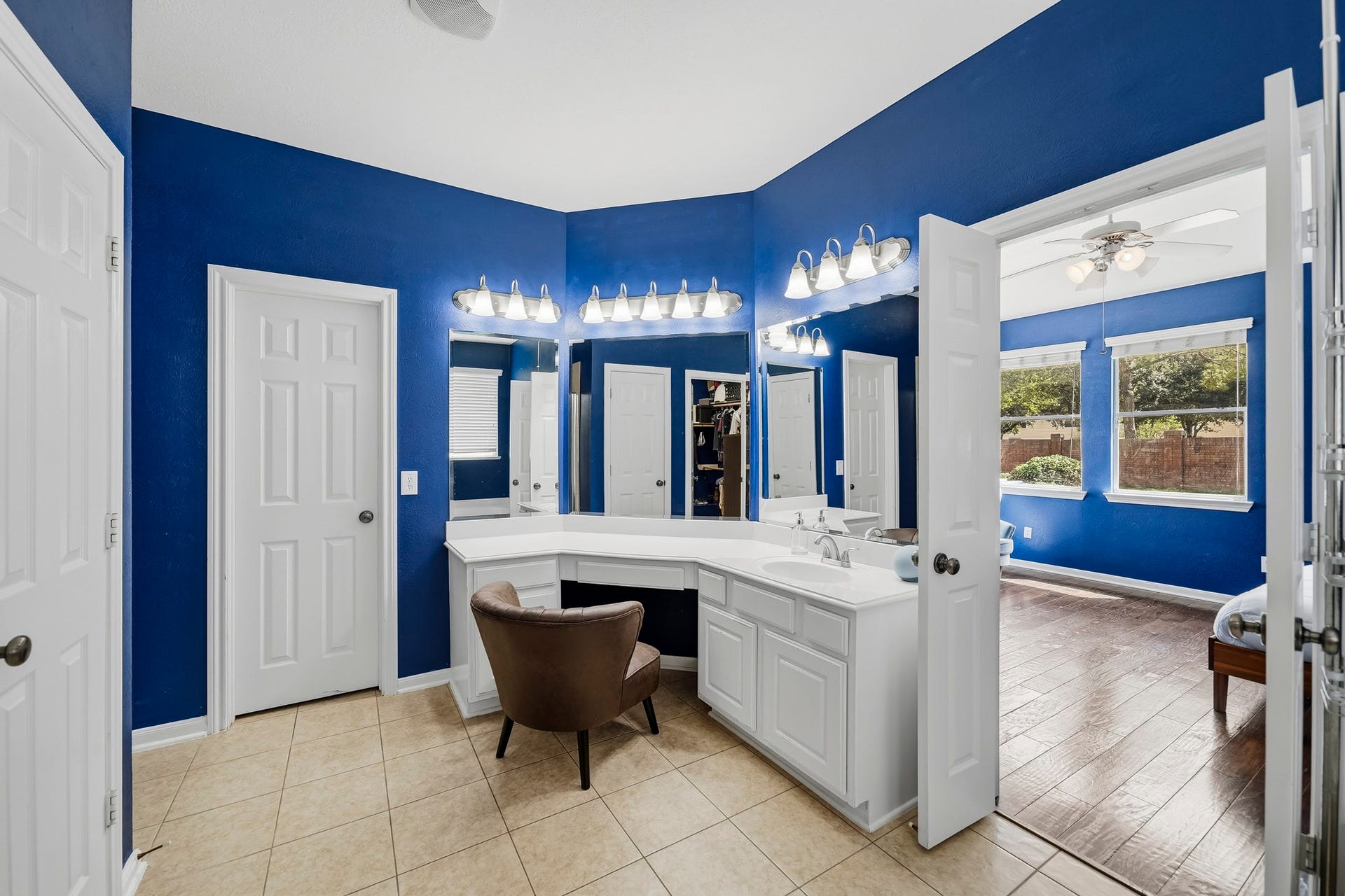5507 Sandy Trace Court, Katy, TX 77494 Designed for everyday convenience, the primary bathroom features separate vanity areas with ample counter space, framed mirrors, and overhead lighting. A soaking tub sits beneath a window, while the separate shower and adjoining closet access complete this well-appointed ensuite.