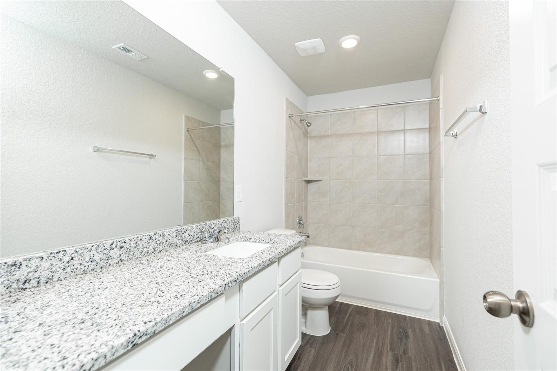 2312 Mooneye Court, Conroe, TX 77384 Second Bathrooom