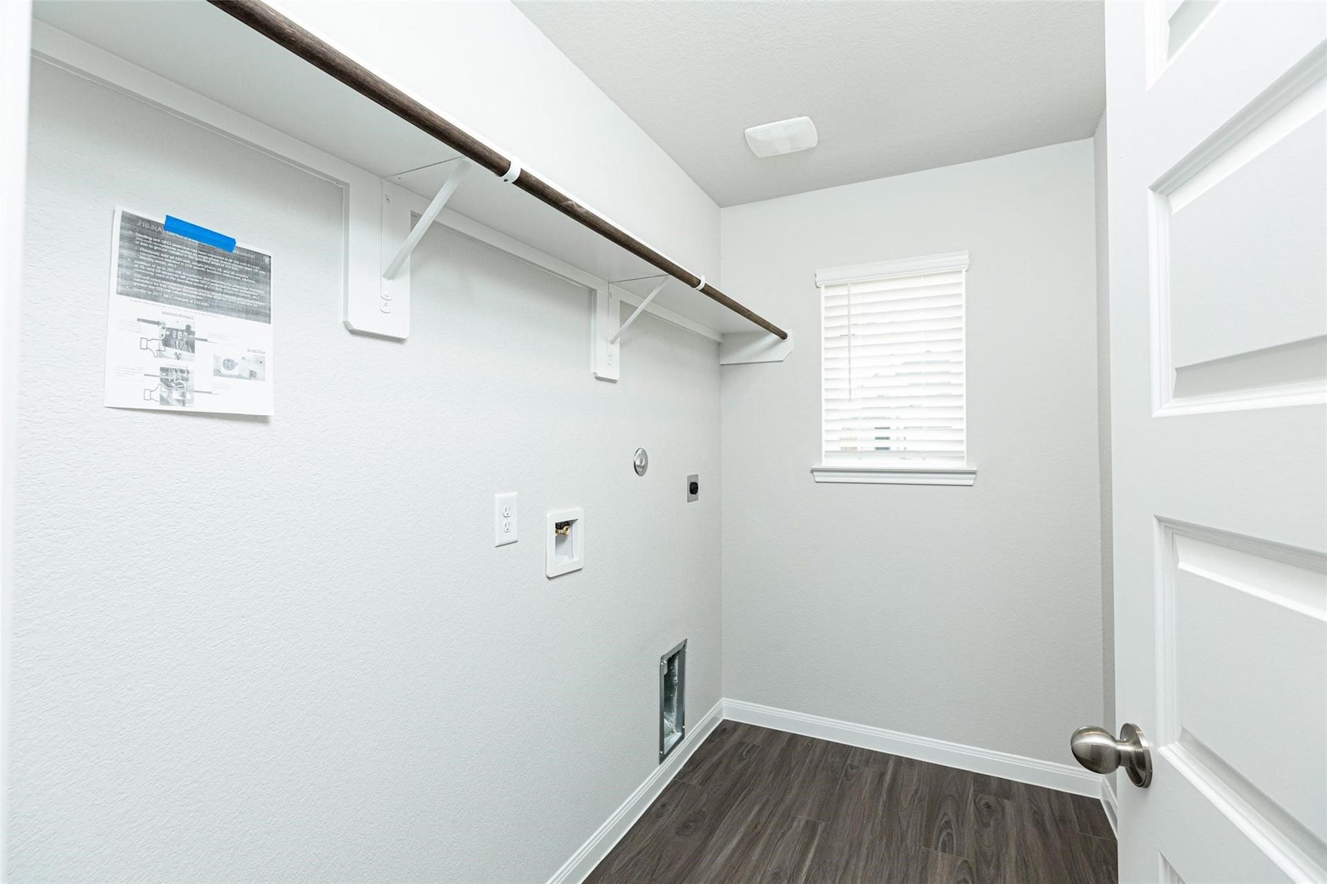 2312 Mooneye Court, Conroe, TX 77384 Washer and dryer included