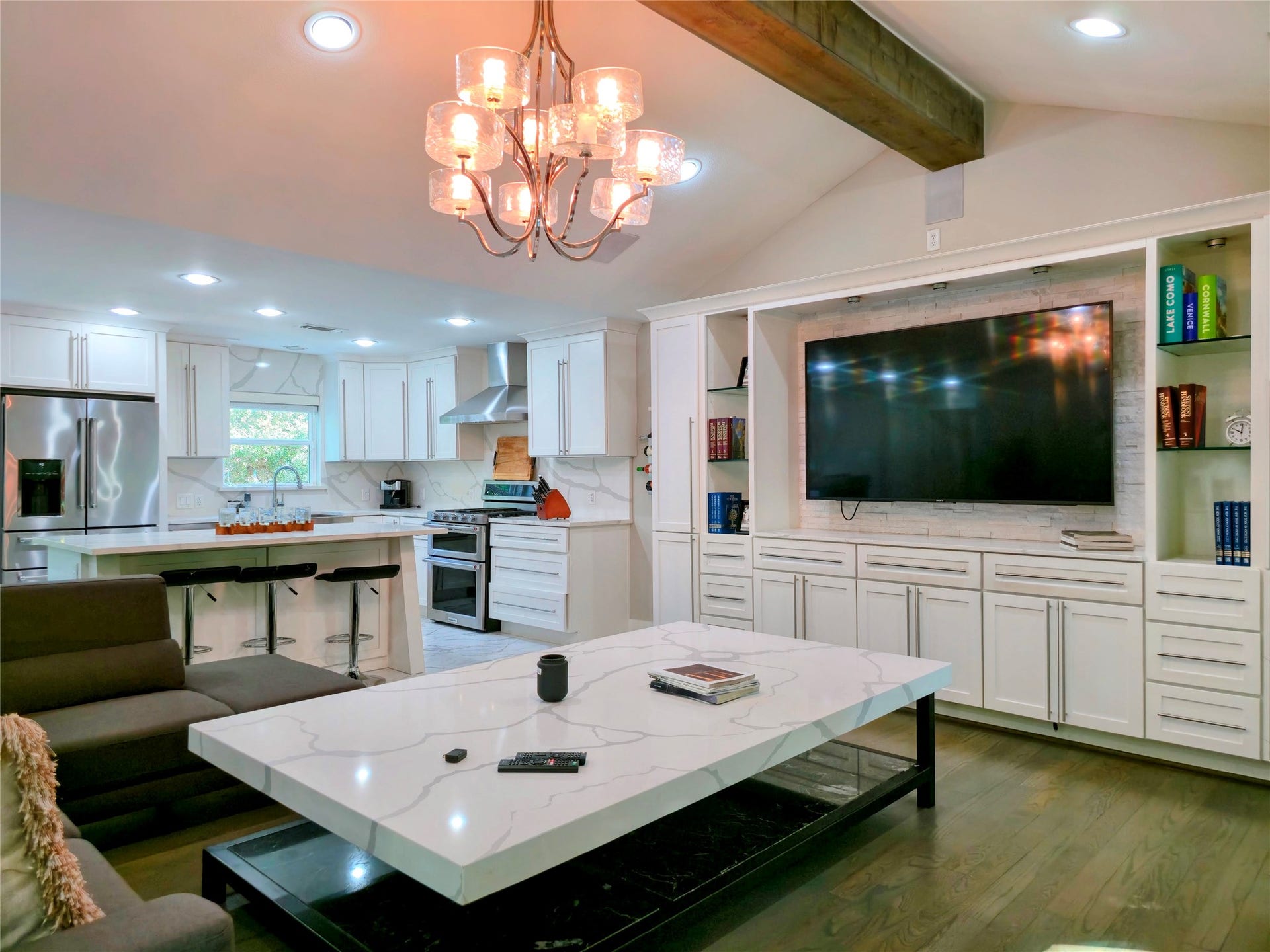 7 Leisure Lane, The Woodlands, TX 77380 7 Leisure Lane, The Woodlands, TX 77380