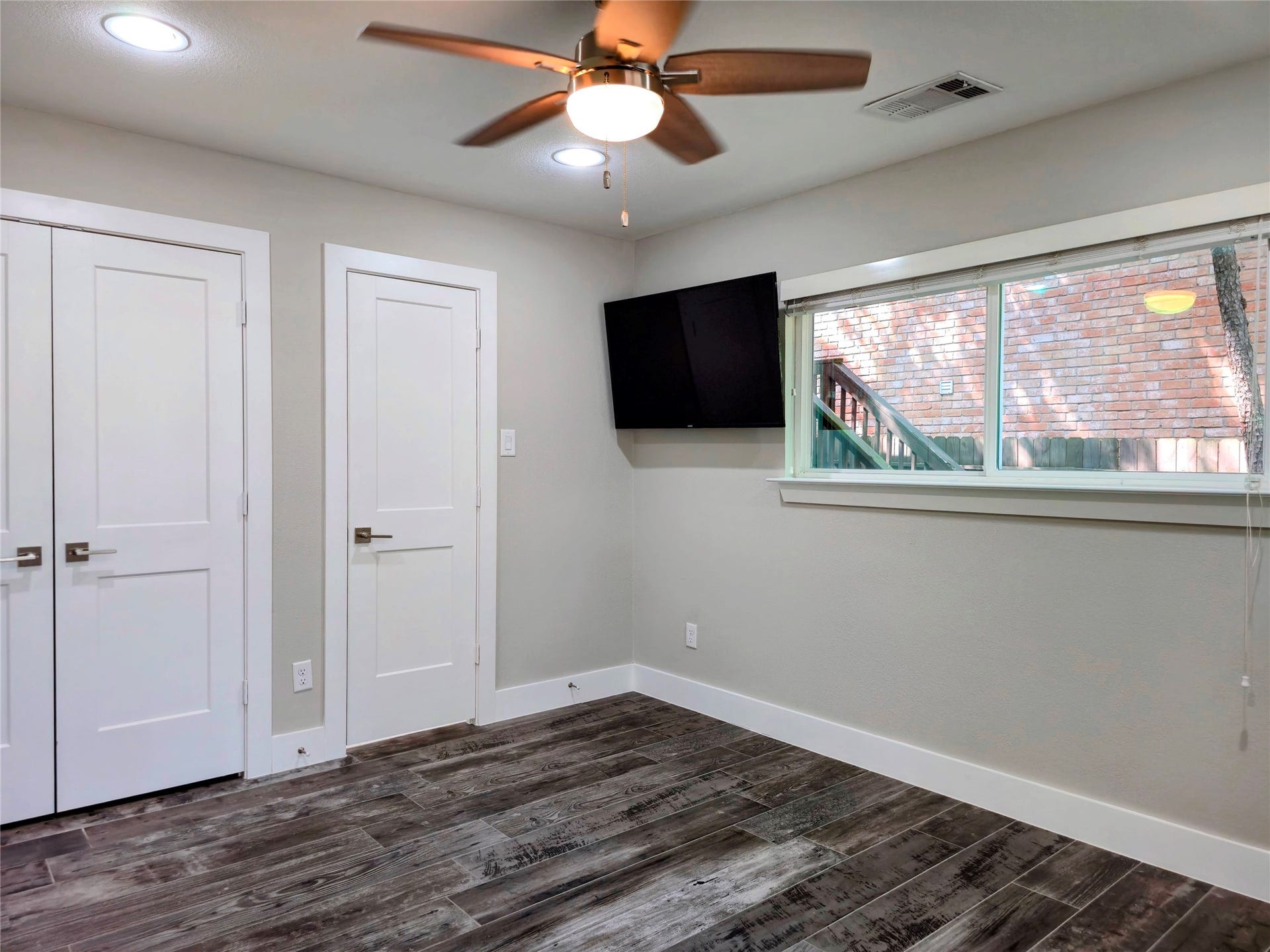 7 Leisure Lane, The Woodlands, TX 77380 7 Leisure Lane, The Woodlands, TX 77380