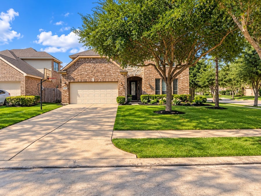 Property photo for 13101 Hollow Garden Lane, Rosharon, TX