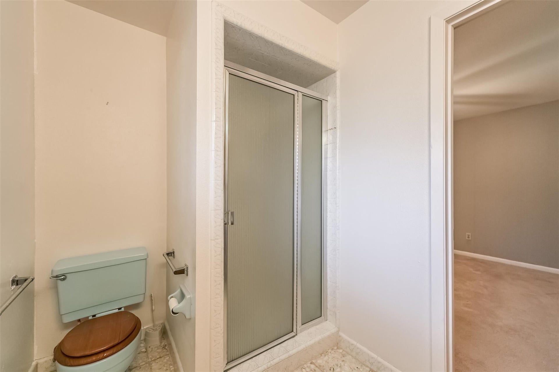11531 Kirkmeadow Drive, Houston, TX 77089 Primary Bathroom