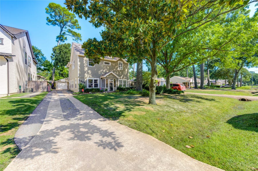 Property photo for 1550 Sue Barnett Drive, Houston, TX