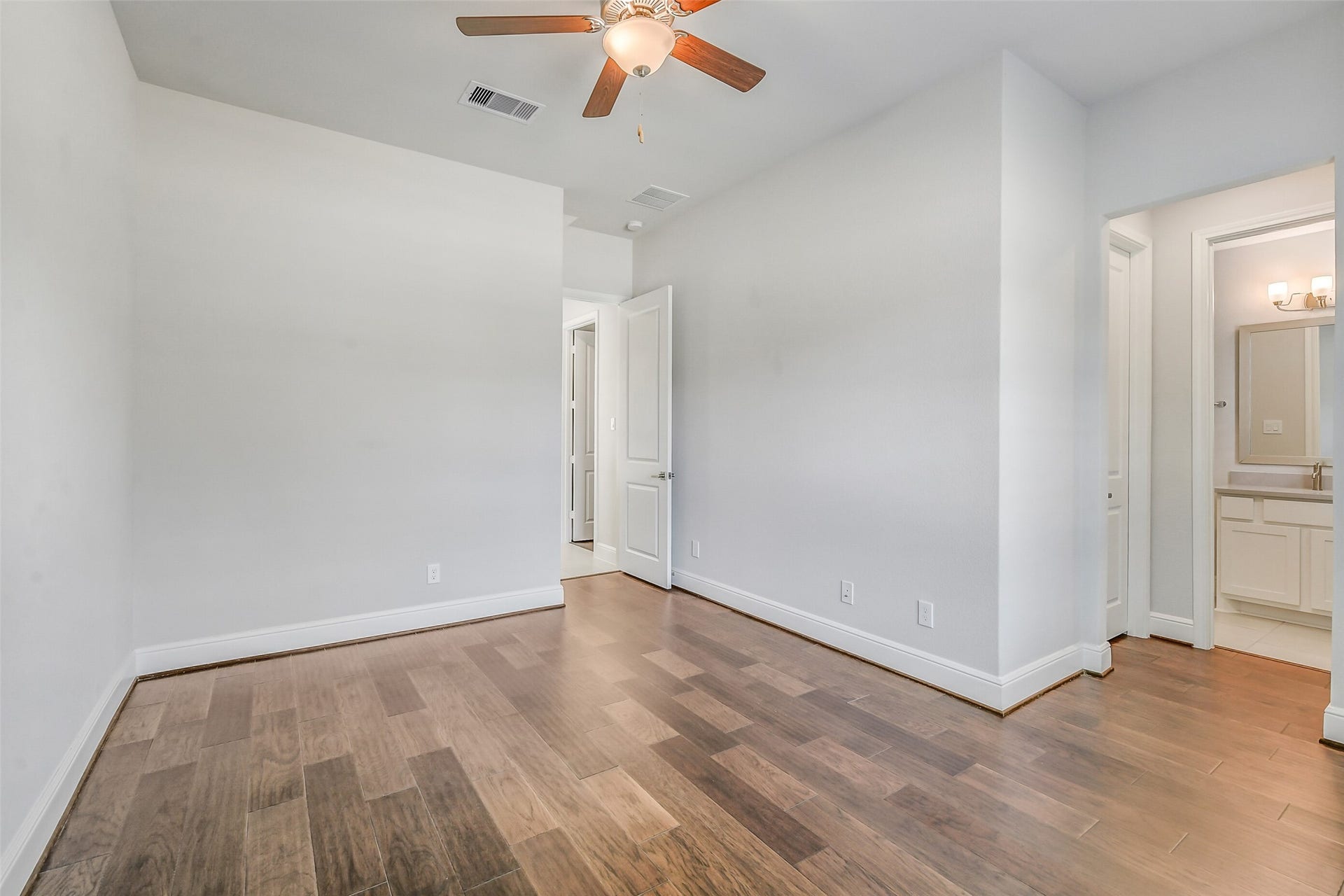 Here are those beautiful wood floors again.