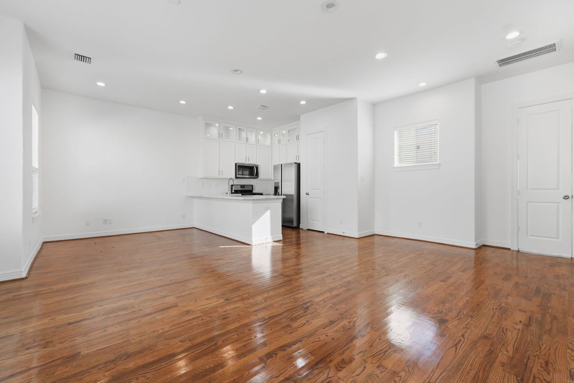 3882 Center Street, Houston, TX 77007 The spacious main living area features an open layout, recessed lighting, and expansive polished floors, offering a versatile setting for a variety of living and entertaining arrangements. (2nd floor)