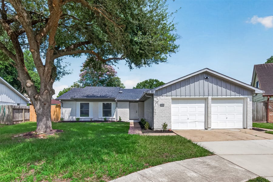 Property photo for 15823 Kueben Lane, Houston, TX