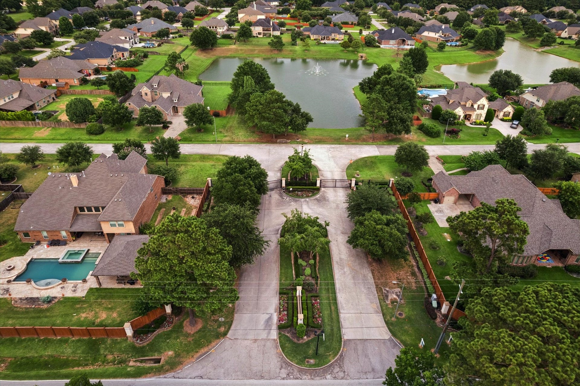 24935 Waterstone Estates Circle W, Tomball, TX 77375 The private gated entrance to Waterstone Estates offers residents an added sense of privacy and peace of mind, while the picturesque community lake creates a welcoming and tranquil setting to call home.