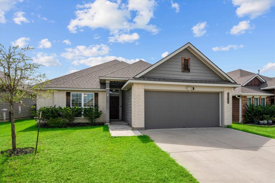 Property photo for 1015 Walnut Branch Lane, Tomball, TX