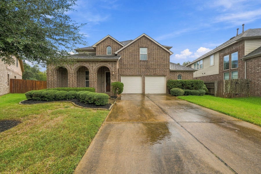 Property photo for 13102 Hollow Garden Lane, Rosharon, TX