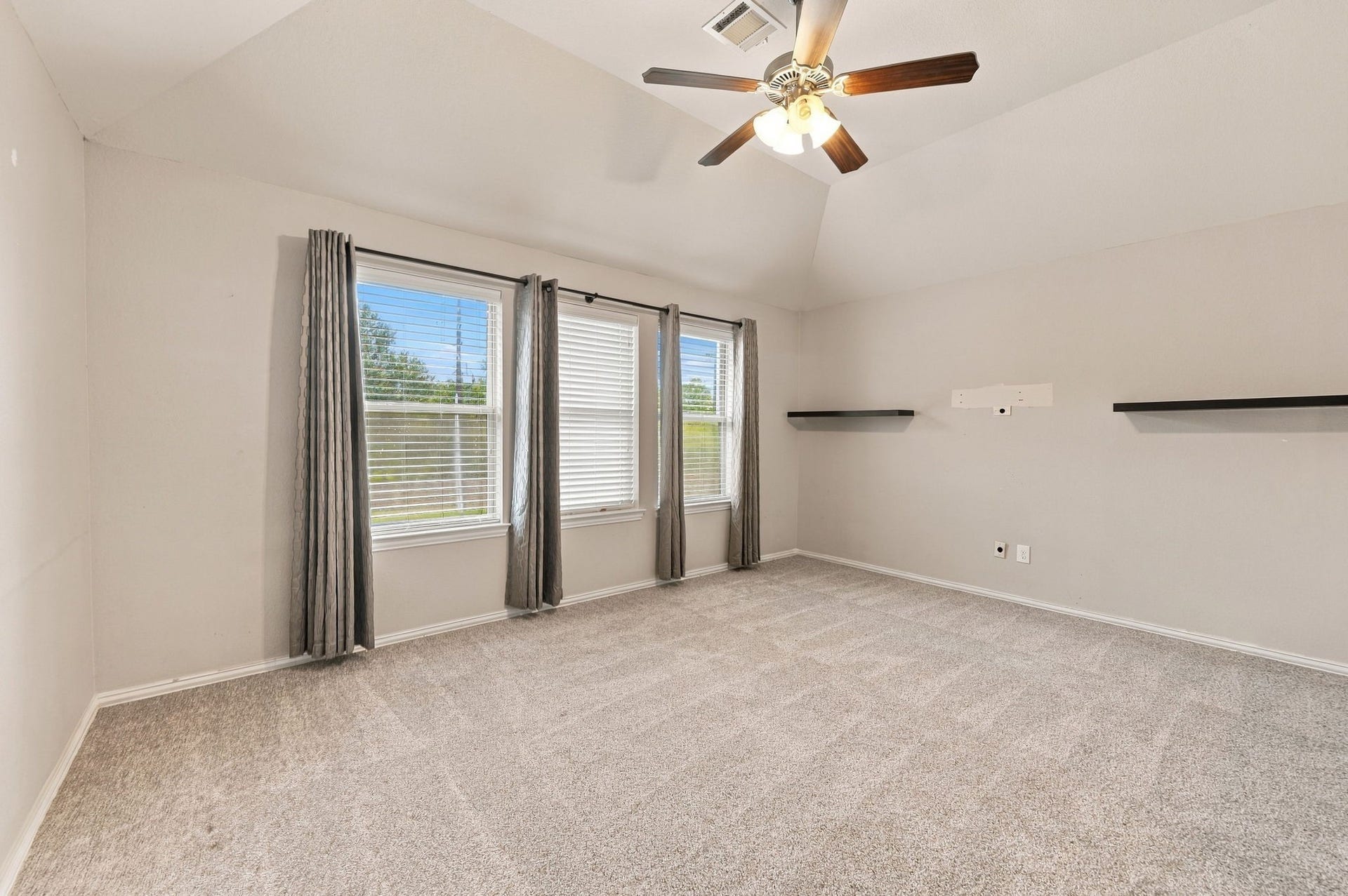 13102 Hollow Garden Lane, Rosharon, TX 77583 Primary Bedroom with wall of windows