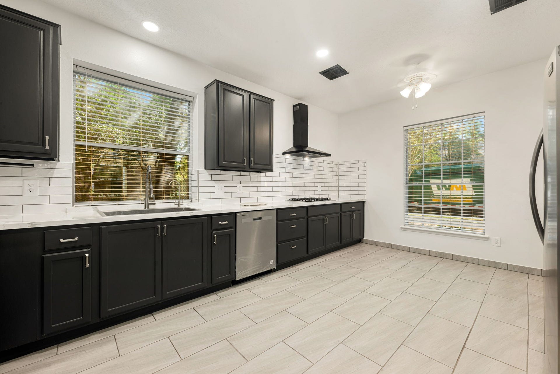 34 Firethorn Place, The Woodlands, TX 77382 34 Firethorn Place, The Woodlands, TX 77382