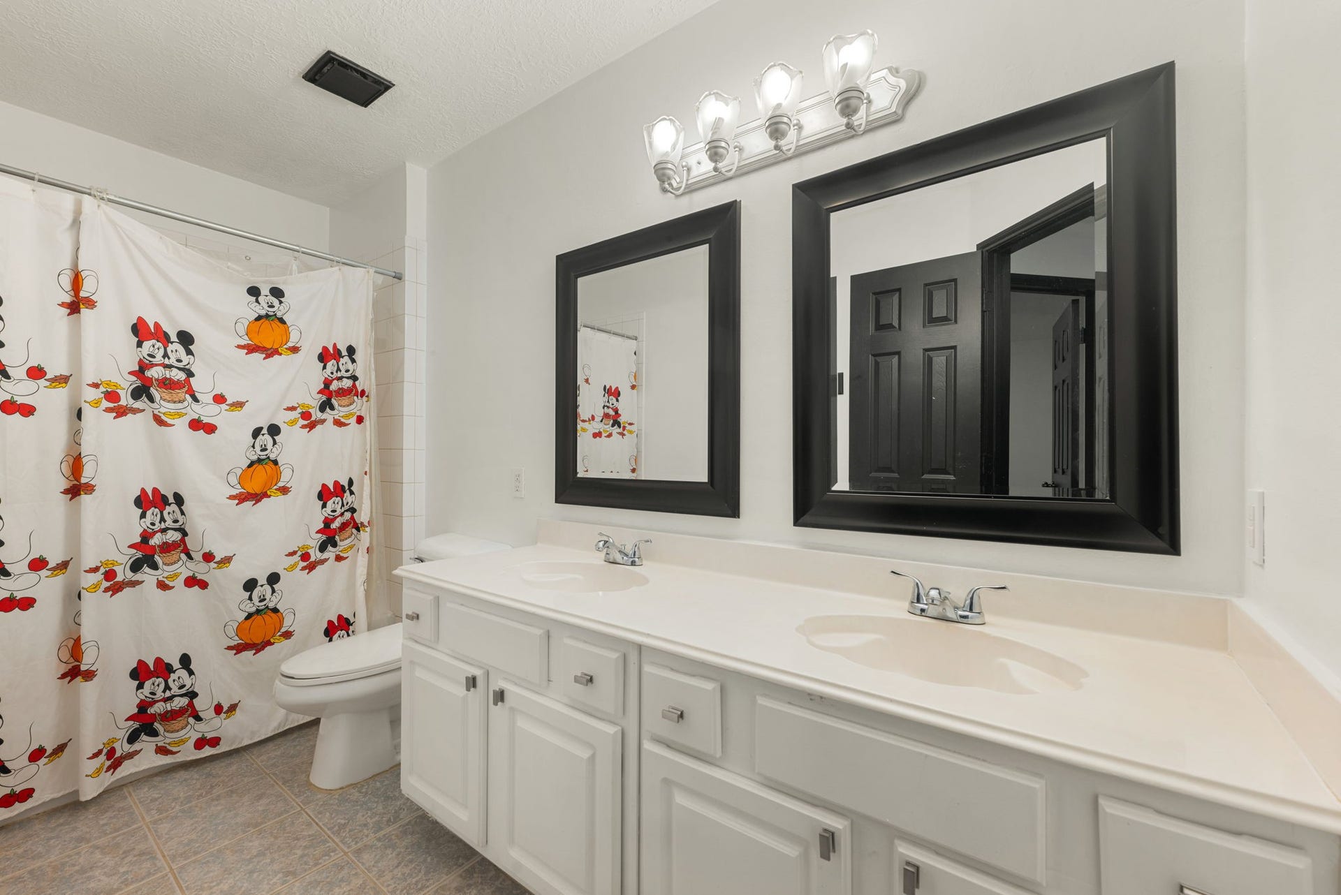34 Firethorn Place, The Woodlands, TX 77382 34 Firethorn Place, The Woodlands, TX 77382
