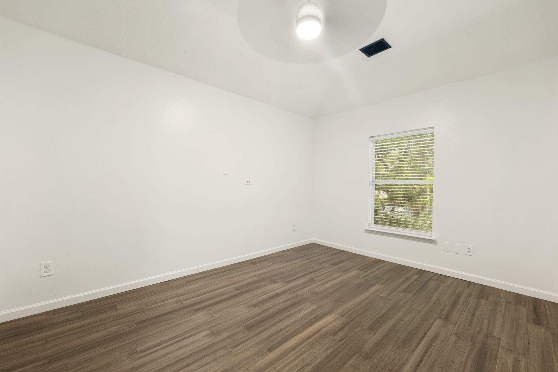 34 Firethorn Place, The Woodlands, TX 77382 34 Firethorn Place, The Woodlands, TX 77382
