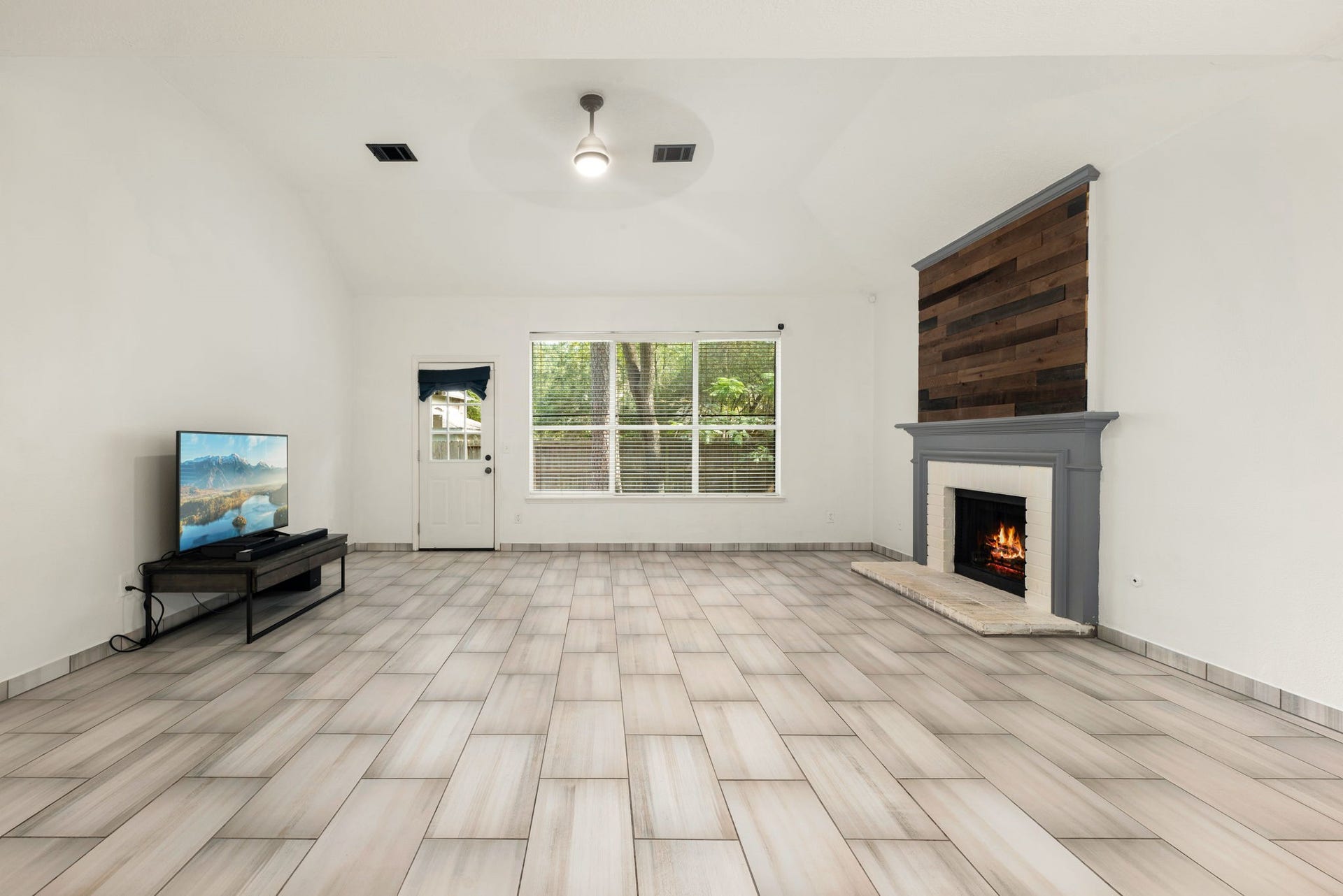 34 Firethorn Place, The Woodlands, TX 77382 34 Firethorn Place, The Woodlands, TX 77382