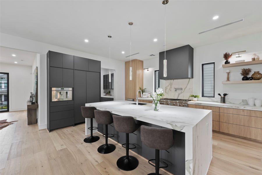 Property photo for 1906 W 14th, Houston, TX