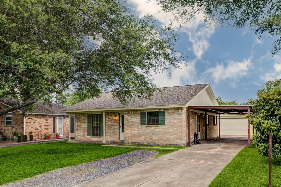 Property photo for 218 S Nugent Street, La Porte, TX