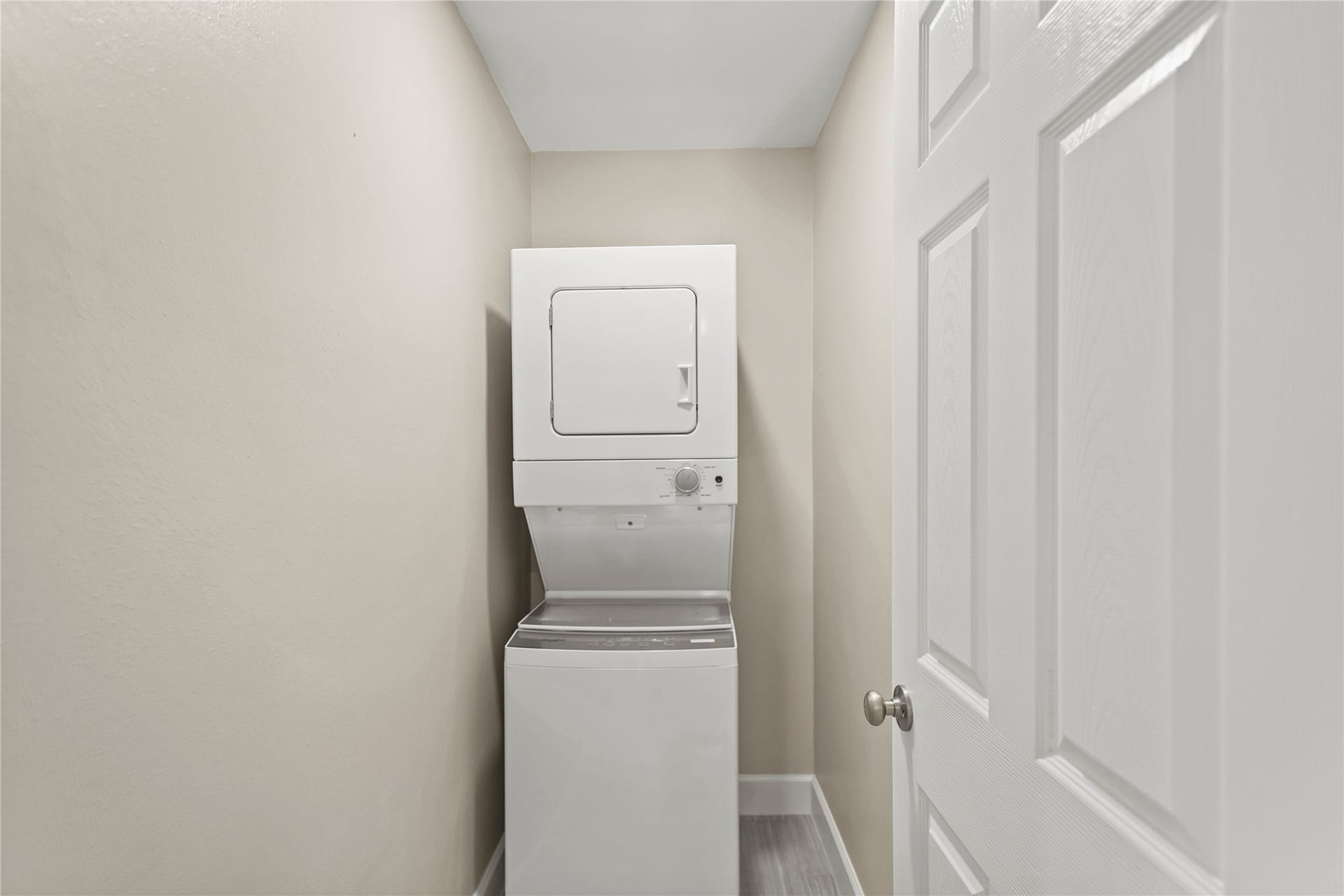 2121 Fountain View Drive, #24, Houston, TX 77057 2121 Fountain View Drive, #24, Houston, TX 77057