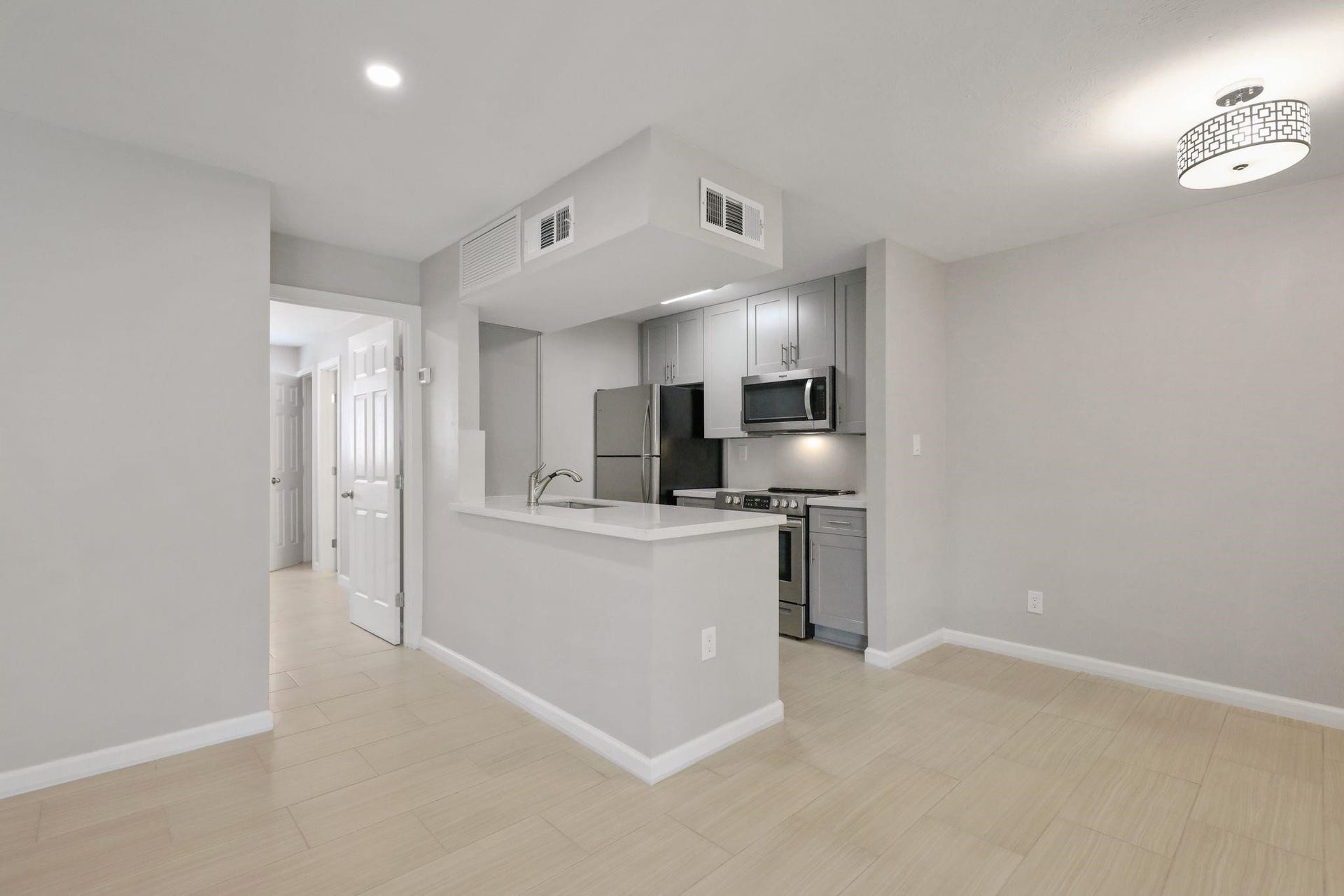 2121 Fountain View Drive, #24, Houston, TX 77057 2121 Fountain View Drive, #24, Houston, TX 77057