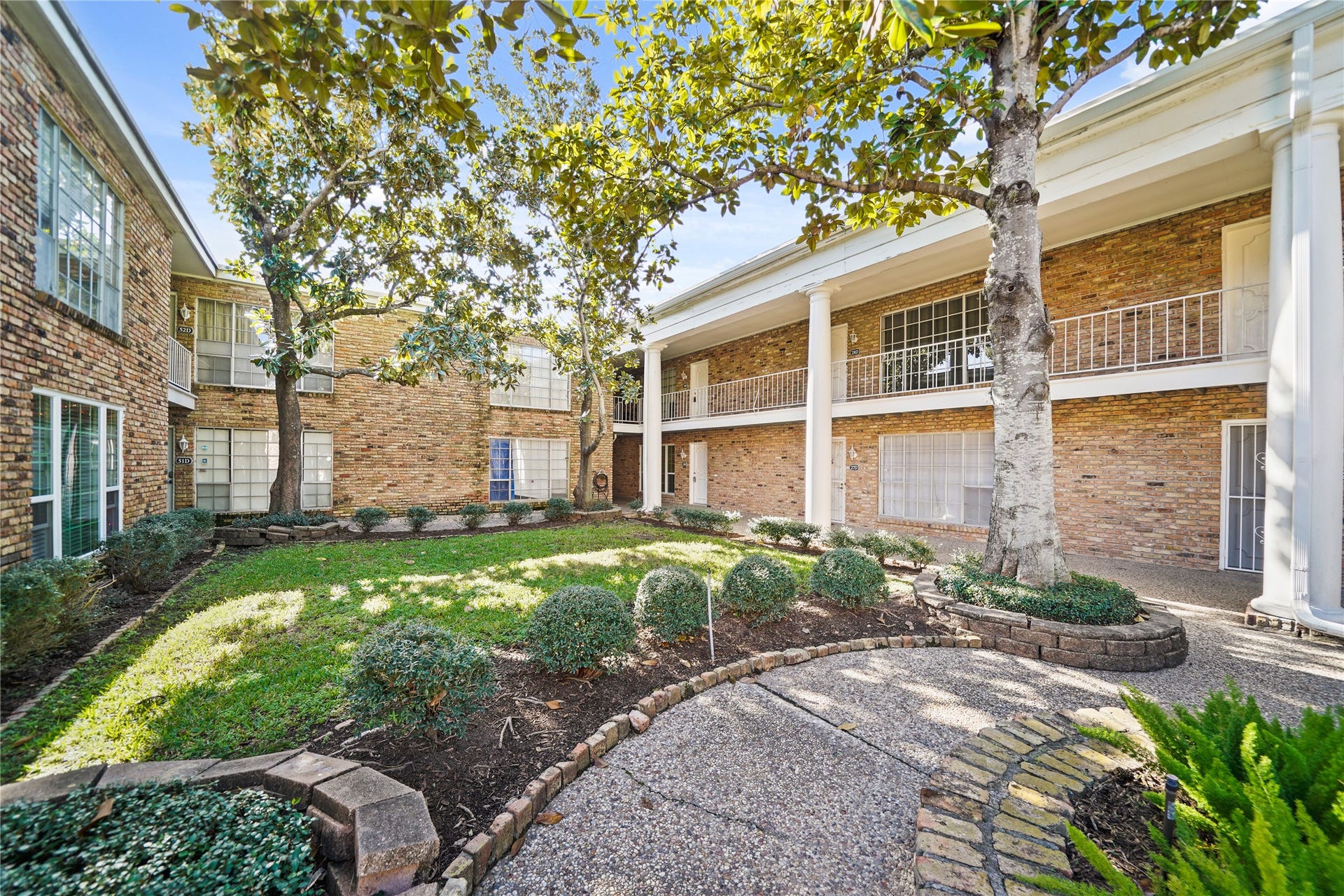 2121 Fountain View Drive, #24, Houston, TX 77057 2121 Fountain View Drive, #24, Houston, TX 77057